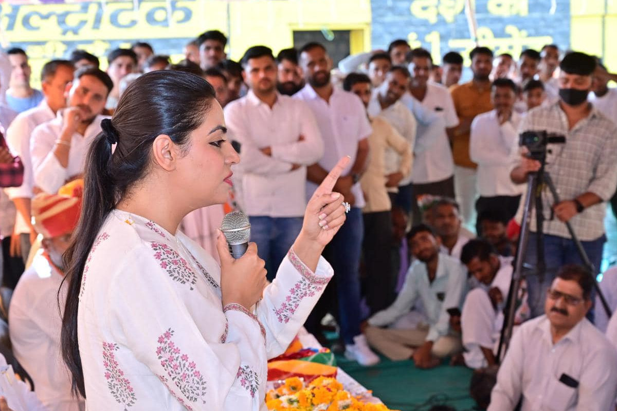 divya_maderna.jpg