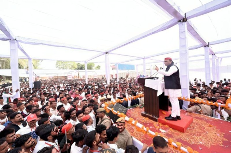 कन्नौज में अखिलेश ने मोदी-योगी पर जमकर साधा निशाना