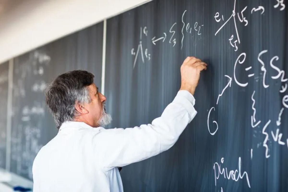 college_professor_.jpg