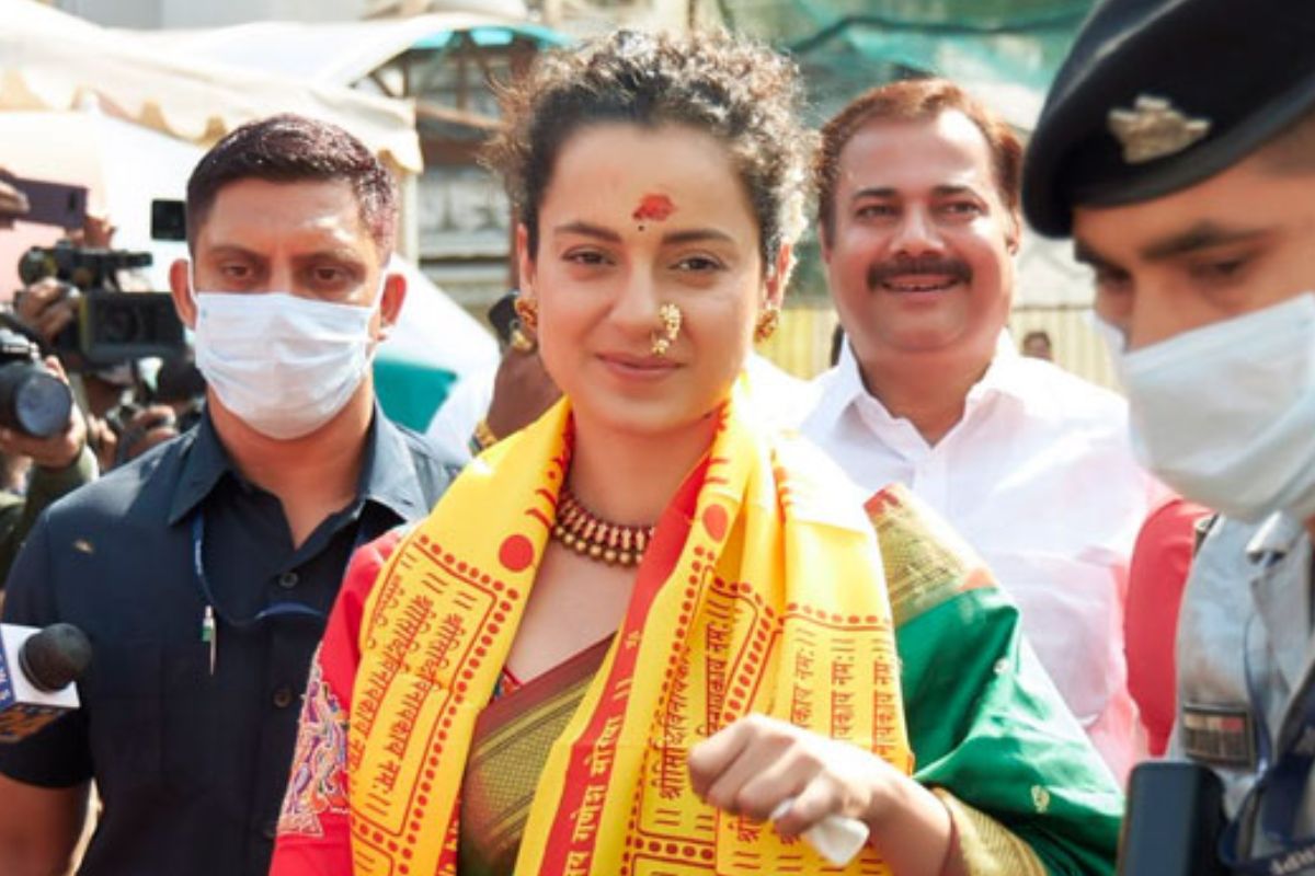 kangana_ranaut_bjp_candidate_eating_food_on_floor_with_workers_in_mandi_himachal_pradesh.jpg