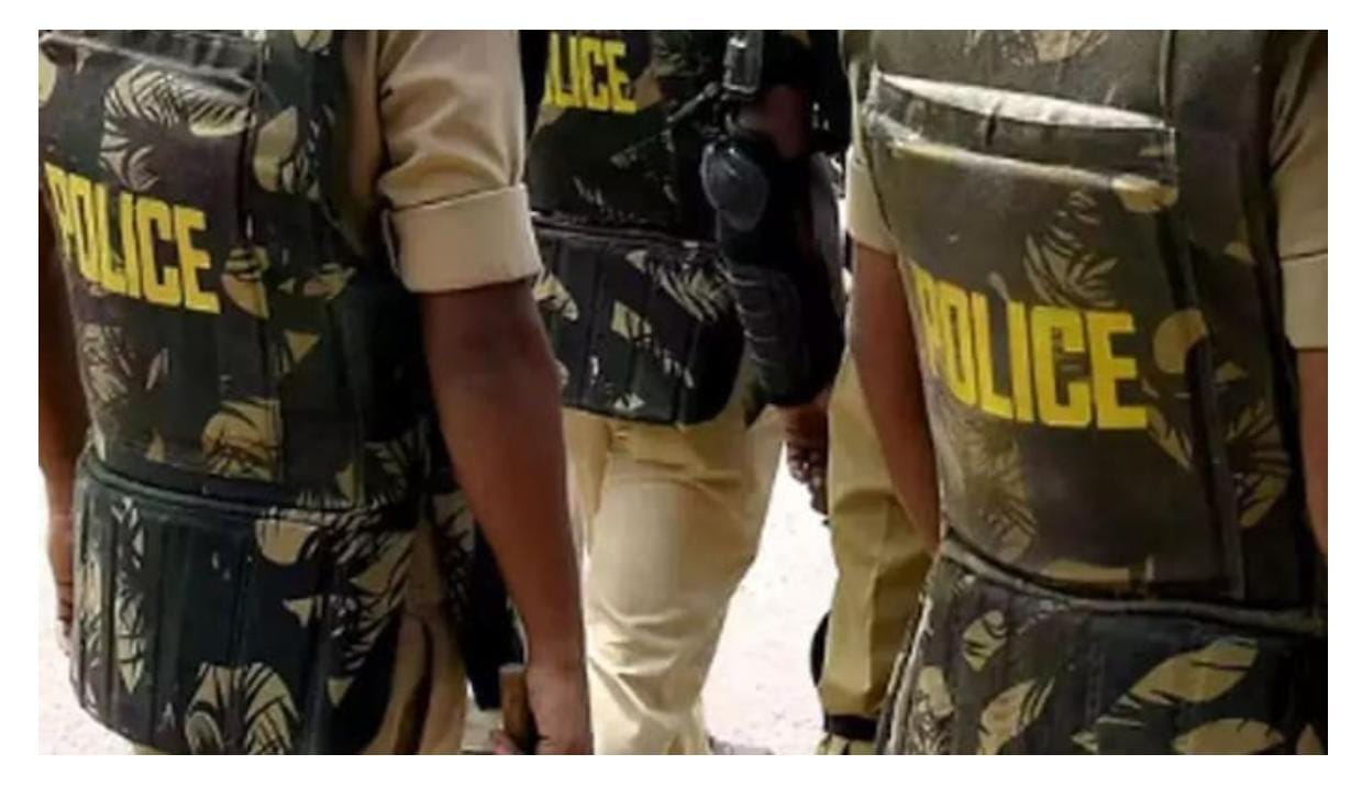 दबिश देने आई बिहार पुलिस और शराब तस्करों में मुठभेड़, गोली लगने से दरोगा घायल