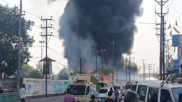 भयंकर ब्लास्ट से धधक उठा रायपुर, बिजली विभाग में लगी भीषण आग, तस्वीरों में देखें तबाही का खौफनाक मंजर