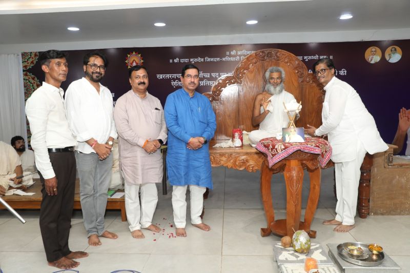 जोशी ने लिया आचार्य जिनमणिप्रभसूरि का आशीर्वाद