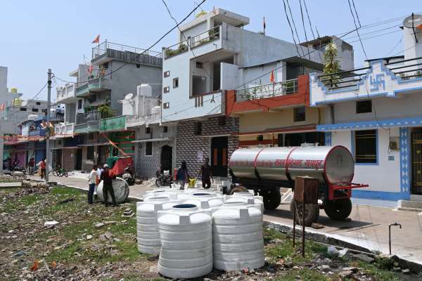 बड़ी मुश्किल से इस आग पर काबू पाया गया। आगजनी में करोड़ रुपए के ट्रासफार्मर सहित अन्य सामान खाख् हो गये।