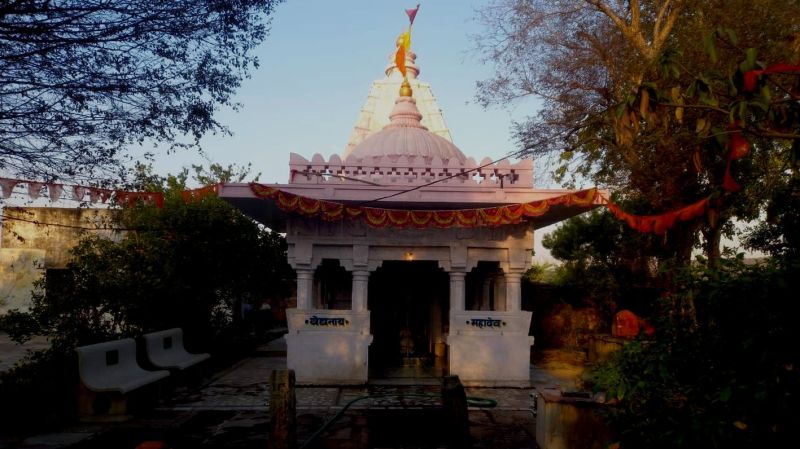 उपेक्षा का शिकार हो रही धार्मिक स्थलों की नगरी सथूर