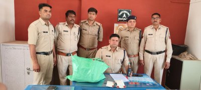 शासकीय भांग की दुकान से चार किलो अवैध गांजा पकड़ा