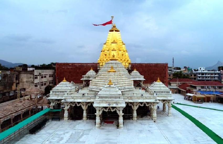 इस मंदिर के पुजारी आंखों पर पट्टी बांधकर करते हैं वीसा यंत्र की पूजा