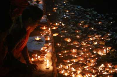 नववर्ष के स्वागत में जलाए दीप, बच्चों ने धरे देव रूप, उल्लास से खिलखिलाया बिचड़ली