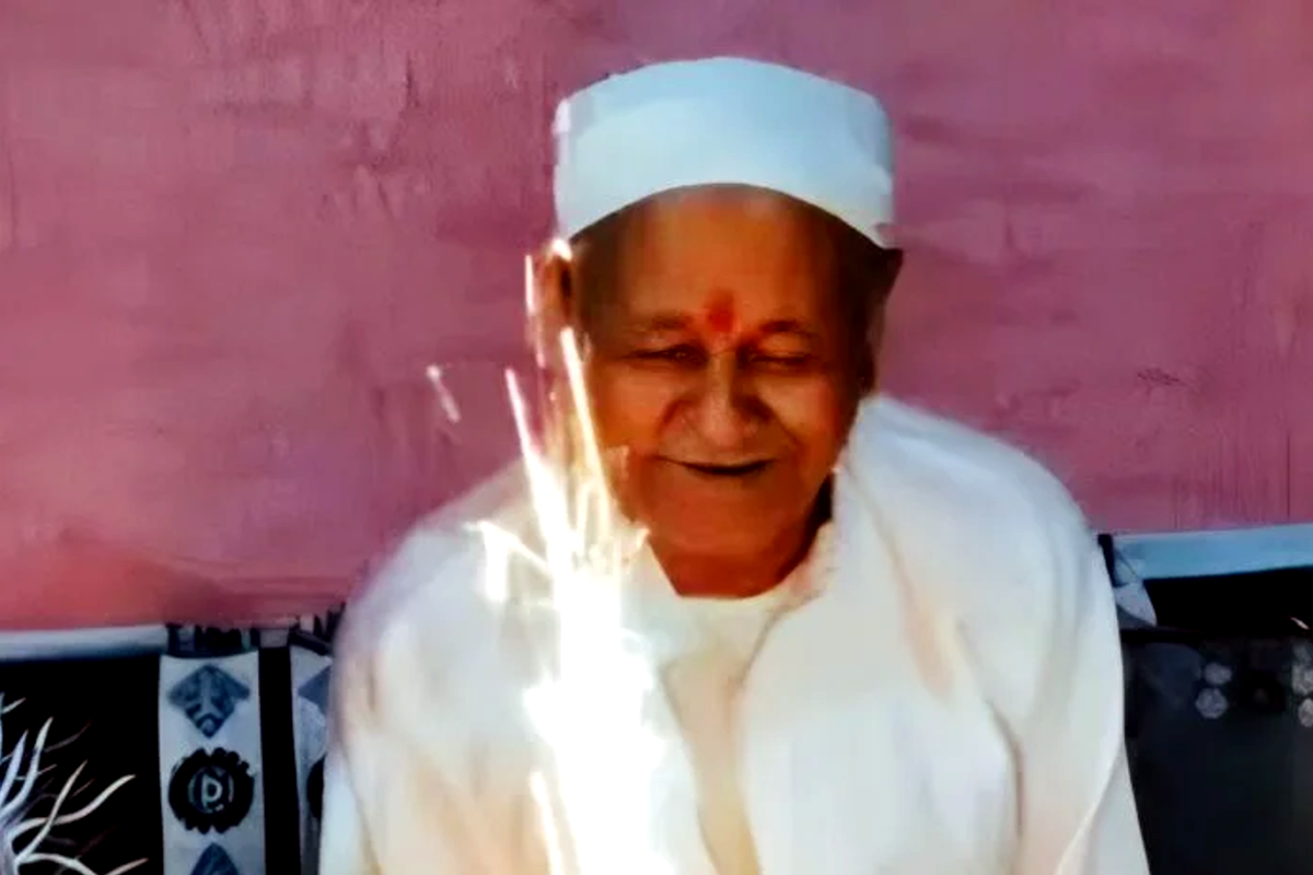 80 साल के बुजुर्ग ने जीवन में पहली बार मनाया अपना जन्मदिन, लोग बधाईयां दे रहे थे
और हो गई मौत