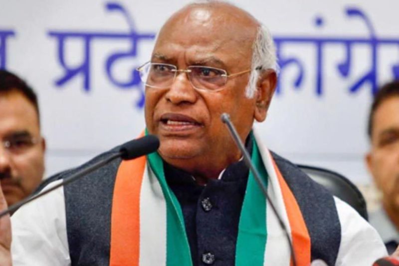 Lok Sabha Elections 2024: Prime Minister's speech reeks of RSS, Kharge angry over Congress manifesto bearing the imprint of Muslim League