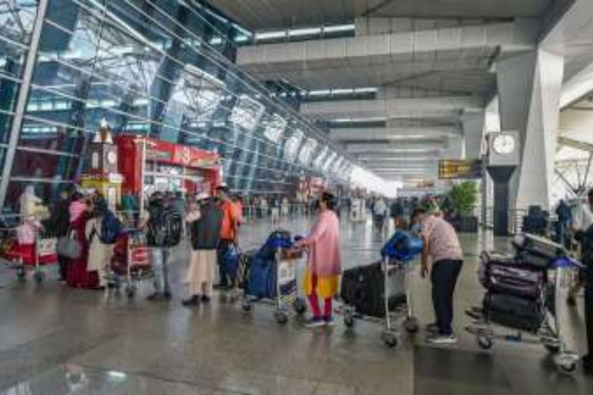 delhi airport bomb threat