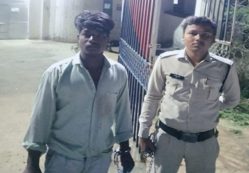 मटन दुकान में घुसे चोर ने बकरी के साथ बनाया अप्राकृतिक संबंध, चिल्लाई तो गर्दन मरोडक़र मार डाला