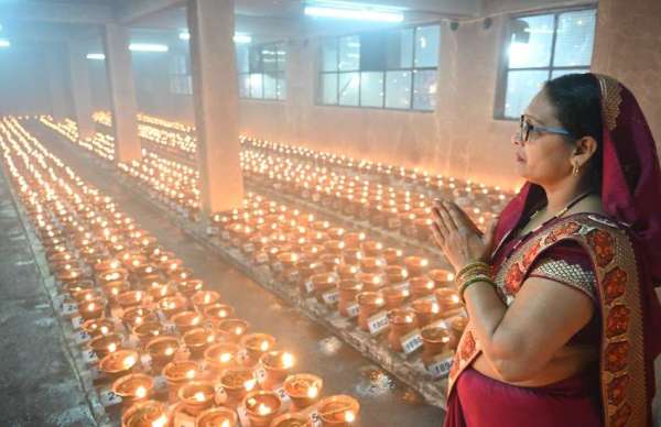  इस बार 7500 कलश प्रज्वलित किया गया है।  