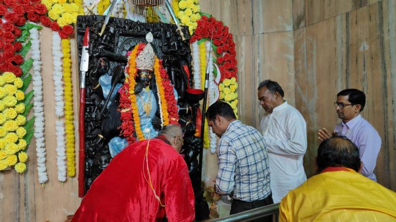 Maa Birasani Devi was specially decorated, devotees arrived for darshan on the first day