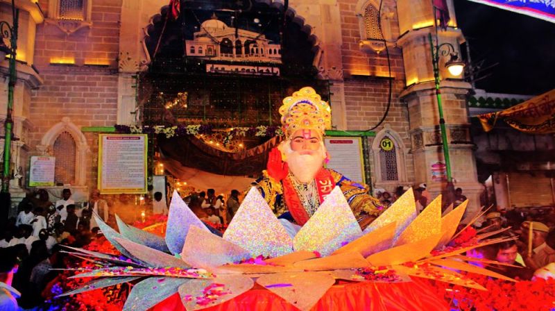 ‘जेको चवंदो झूलेलाल तहिंजा थींदा बेड़ा पार...’