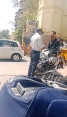 कमिश्नर साहब, आपकी पुलिस फर्जी रसीद कट्टे से कर रही वसूली