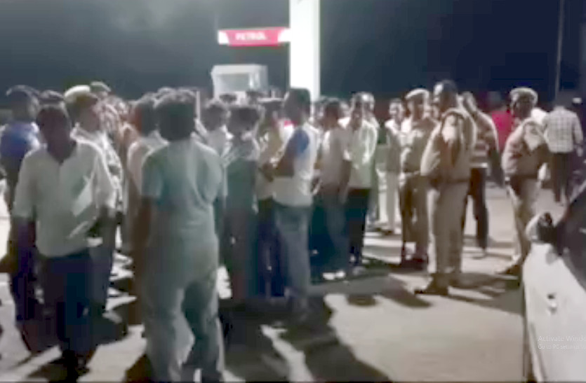 Loot by firing at petrol pump in Gangapur City