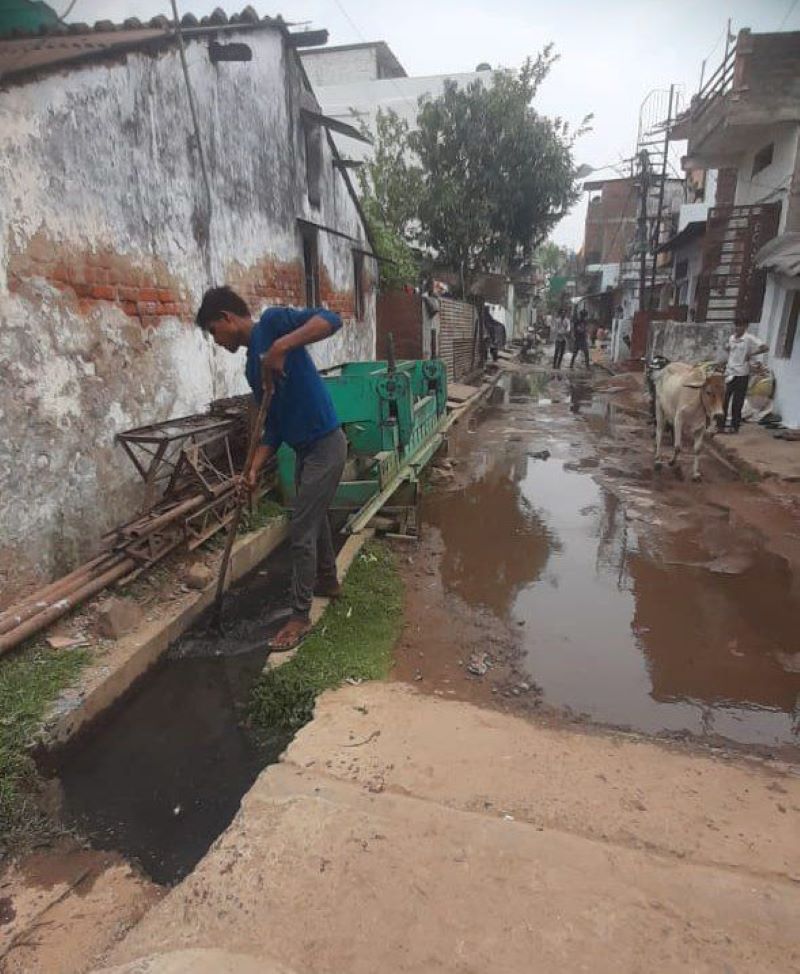 The bed mattress was thrown into the drain, dirty water accumulated on the road