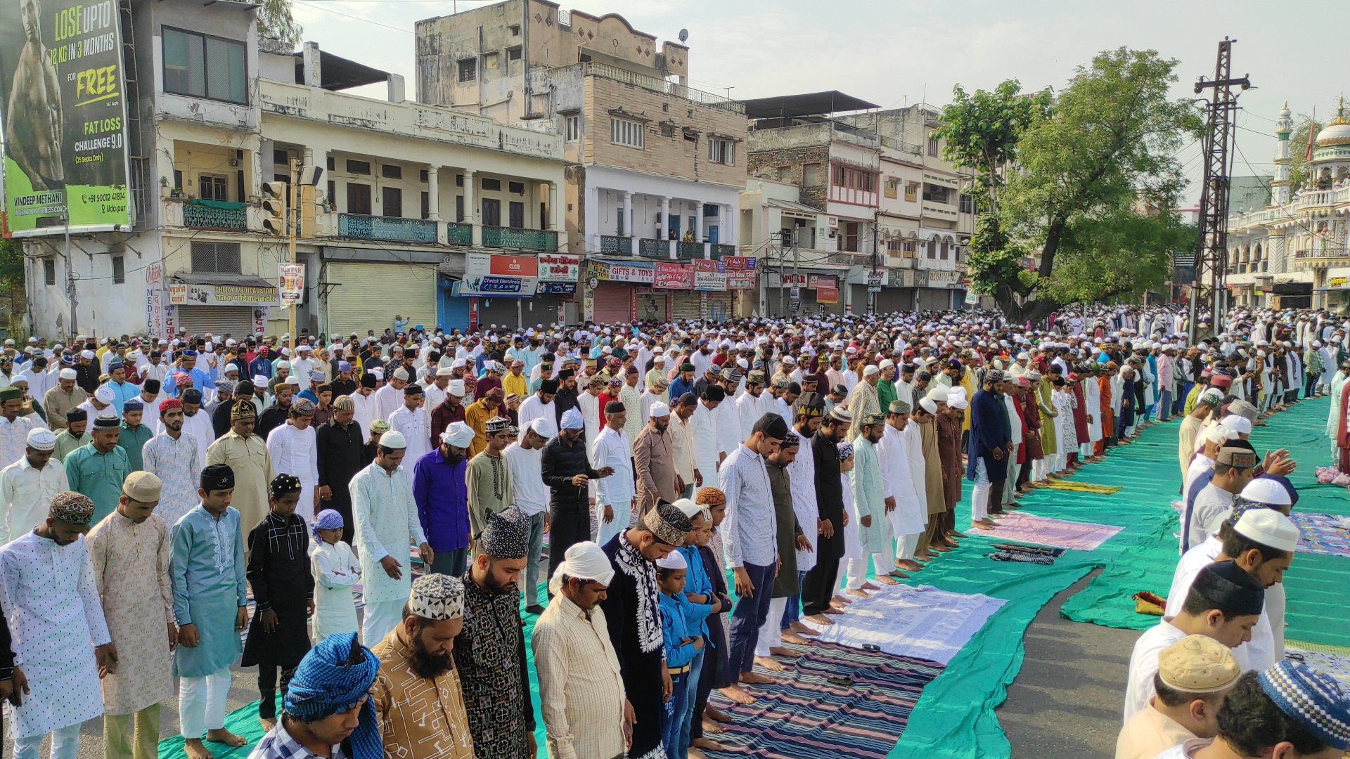 Video…ईद की नमाज अता कर देश में अमन चैन की दुआएं मागी