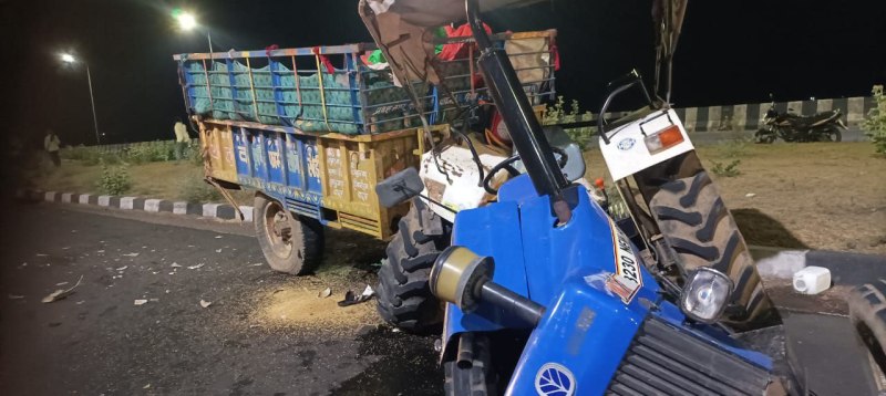 ट्रैक्टर-ट्रॉली व लोंडिग वाहन की टक्कर में किसान सहित दो गंभीर घायल