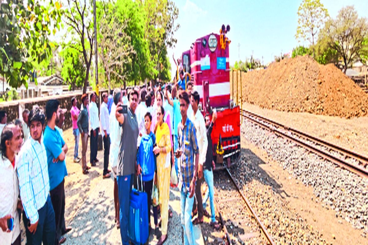 राजस्थान की एकमात्र मीटर गेज लाइन पर रेल संचालन बंद, लोगों ने कहा अलविदा