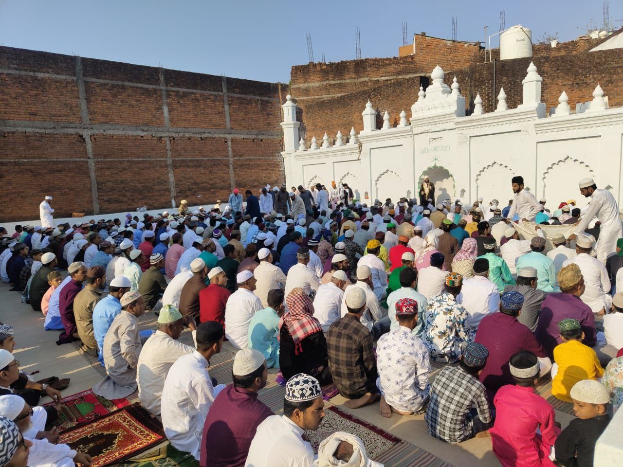 खुशियों के साथ जिले भर में मनाई गई ईद-उल- फितर