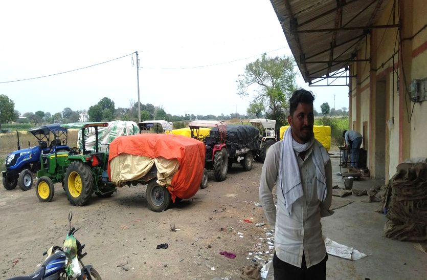 #Ratlam Slot Booking : किसानों को केंद्र पर खरीदी से किया मना