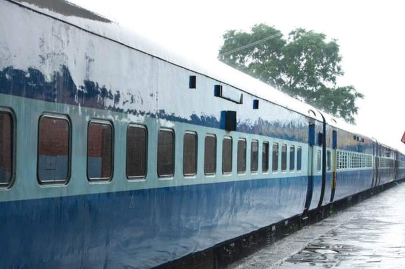 indian_railway_train.jpg