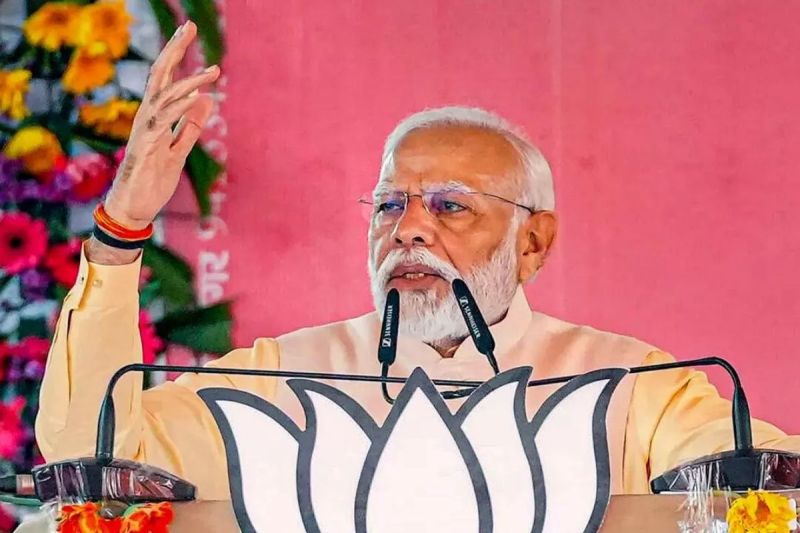 PM Modi attacked RJD leader Tejashwi Yadav and Congress leader Rahul Gandhi.