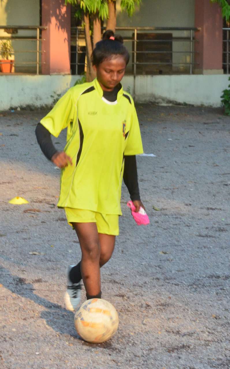 जे.आर.दानी कन्या शाला में सुब्रतो कप बालिका फुटबॉल प्रतियोगिता की तैयारी के लिये