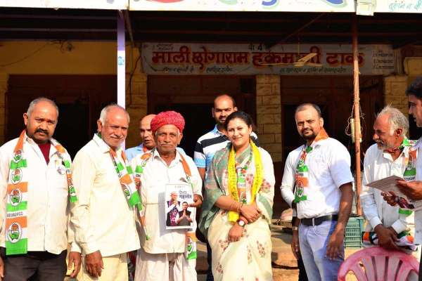 Himanshi Gehlot vote appeal for Vaibhav Jalore Sirohi Congress Candidate 6