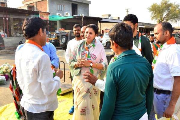 Himanshi Gehlot vote appeal for Vaibhav Jalore Sirohi Congress Candidate 5