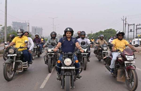 यह रैली कलेक्टोरेट से शुरू हुई जो मंदिर हसौद-आरंग से होकर पुनः कठिया-अभनपुर-माना से होकर बाइक रैली कलेक्ट्रेट परिसर आकर समाप्त हुई। रैली को लोकसभा ऑब्ज़र्वर पाठक, रणविजय, निलेश क्षीरसागर ने संयुक्त रूप से हरी झण्डी दिखाई। साथ ही स्वीप एक्सप्रेस भी पूरे रैली में साथ चली। यह रैली सुबह करीब पौने नौ बजे प्रारंभ हुई, जो करीब सौ किलोमीटर की दूरी करीब ढाई घण्टे में पूरी की। इस अवधि में राजधानी से होते हुए नगर पंचायत और हाइवे से जुड़े 24 गांव से गुजरी और वहां पर भी मतदाताओं को अधिक से अधिक मतदान में हिस्सा लेने की अपील की। यह रैली राजधानी के तेलीबांधा से होते हुए ग्राम जोरा, सेरीखेड़ी, मंदिर-हसौद, छतौना, नवागांव, उमरिया, गुजरा, लखौली, रशनी, बैहार, आरंग, ओड़का, भिलाई, चरौदा, तामासिवनी, तोरला, कठिया, थनौद, सुन्दरकेरा, अभनपुर, झांकी, केन्द्री, बेन्द्री, भटगांव, माना, टेमरी से गुजरी।