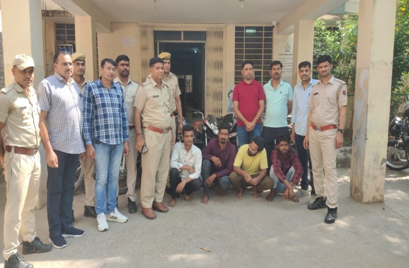चोर गैंग पकड़ी, चार आरोपी किए गिरफ्तार, 10 मोटरसाइकिल बरामद की