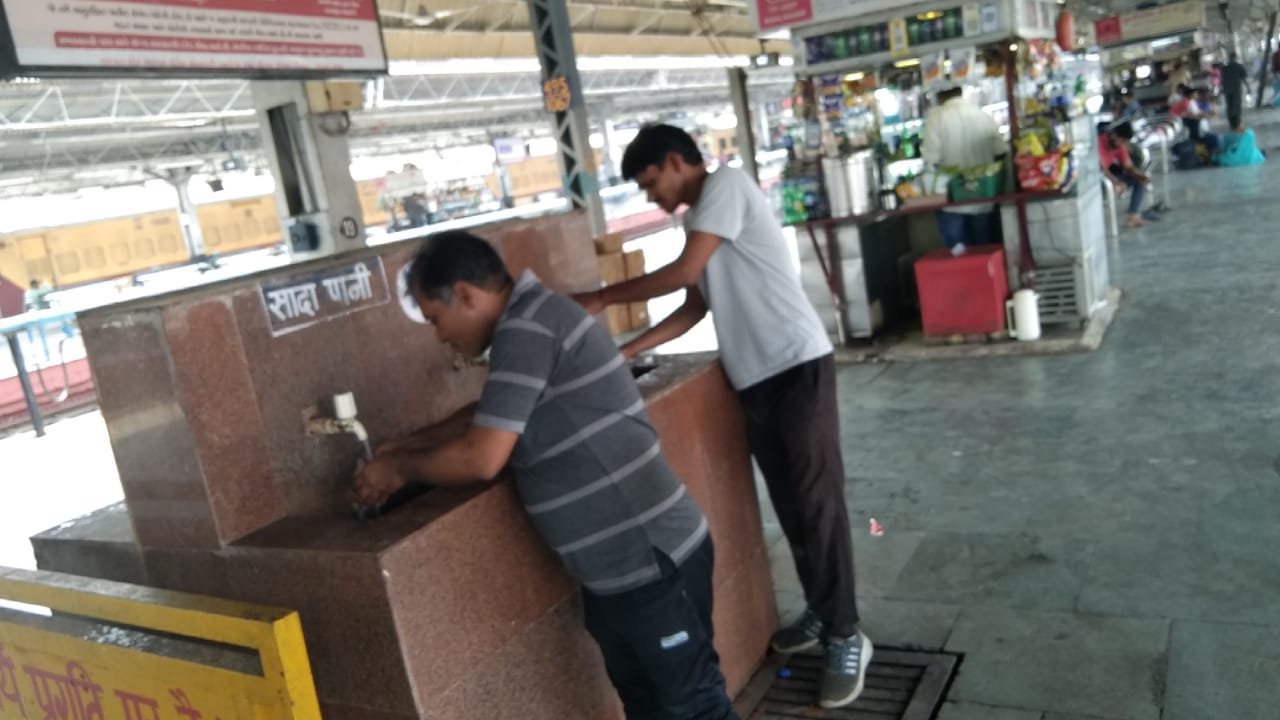 अहमदाबाद मंडल के रेलवे स्टेशनों पर यात्रियों के लिए पेयजल के प्रबंध