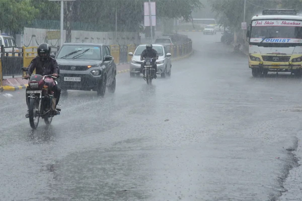 सावधानः राजस्थान के 11 जिलों में 60 की स्पीड से चलेंगी तूफानी हवाएं, जोरदार
बारिश और ओले गिरने का ऑरेंज अलर्ट जारी