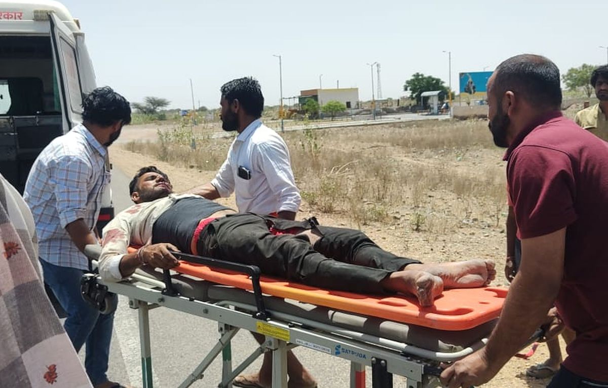 Accident News: एसयूवी से भिड़ी स्कूटी, घायल युवक जोधपुर रैफर
