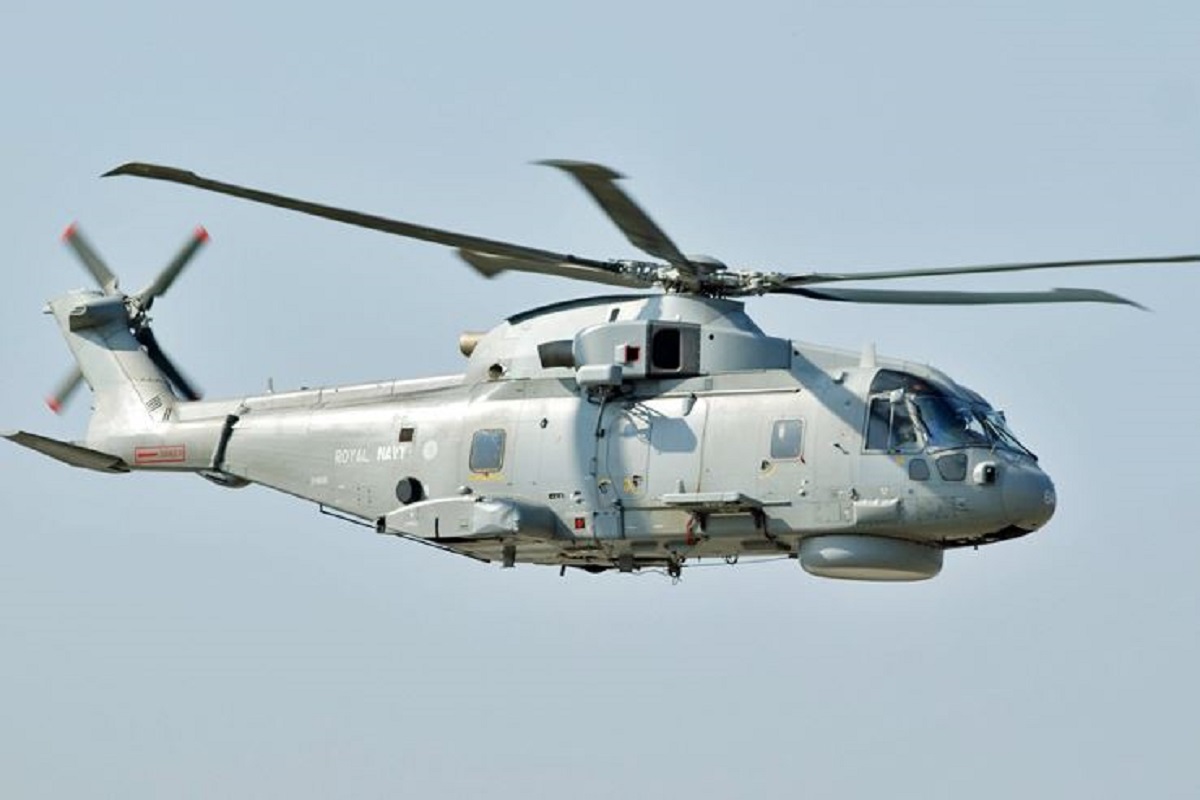 नक्सल प्रभावित इलाकों में ‘हेली ड्रॉप’ किए गए सैकड़ों चुनाव कर्मी, सेना के कई
हेलीकॉप्टर तैनात