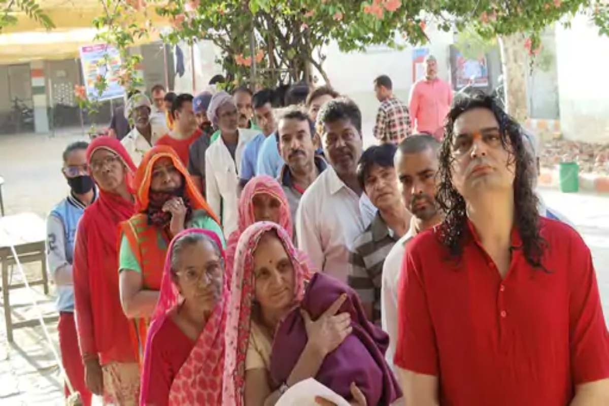 Lok Sabha Elections 2024 : जयपुर ग्रामीण में 5 जगह EVM खराब, गलत बूथ पर वोट
डालने पहुंचे BJP विधायक