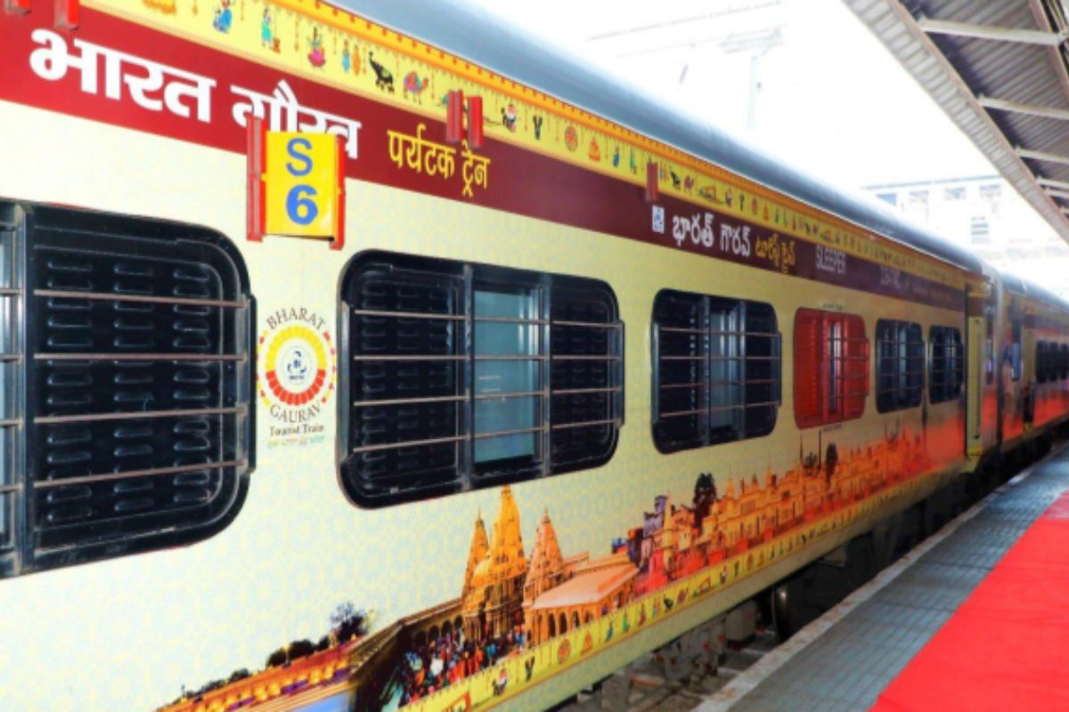 भारत गौरव टूरिस्ट ट्रेन रामलला के साथ कराएगी भारत दर्शन, जानें क्या रहेगा यात्रा
का शेड्यूल और किराया - image