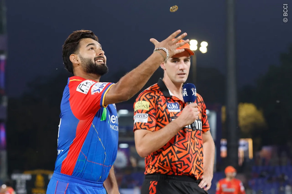 DC vs SRH: दिल्ली कैपिटल्स ने टॉस जीतकर गेंदबाजी चुनी, वॉर्नर की वापसी, इस
खिलाड़ी की हुई छुट्टी