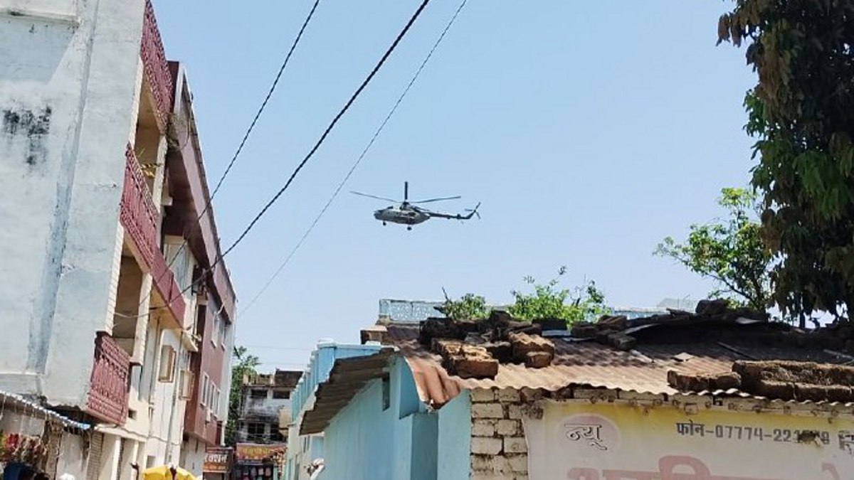 Breaking News: पीएम मोदी पहुंचे अंबिकापुर, 11 बजकर 5 मिनट पर हेलीकॉप्टर ने गांधी
स्टेडियम में की लैंडिंग - image