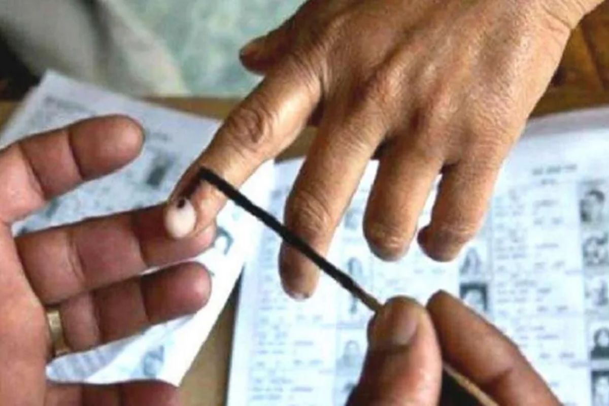 राजस्थान में रिकॉर्ड तोड़ होम वोटिंग, 98 प्रतिशत बुजुर्ग और दिव्यांग मतदाताओं ने
किया मतदान
