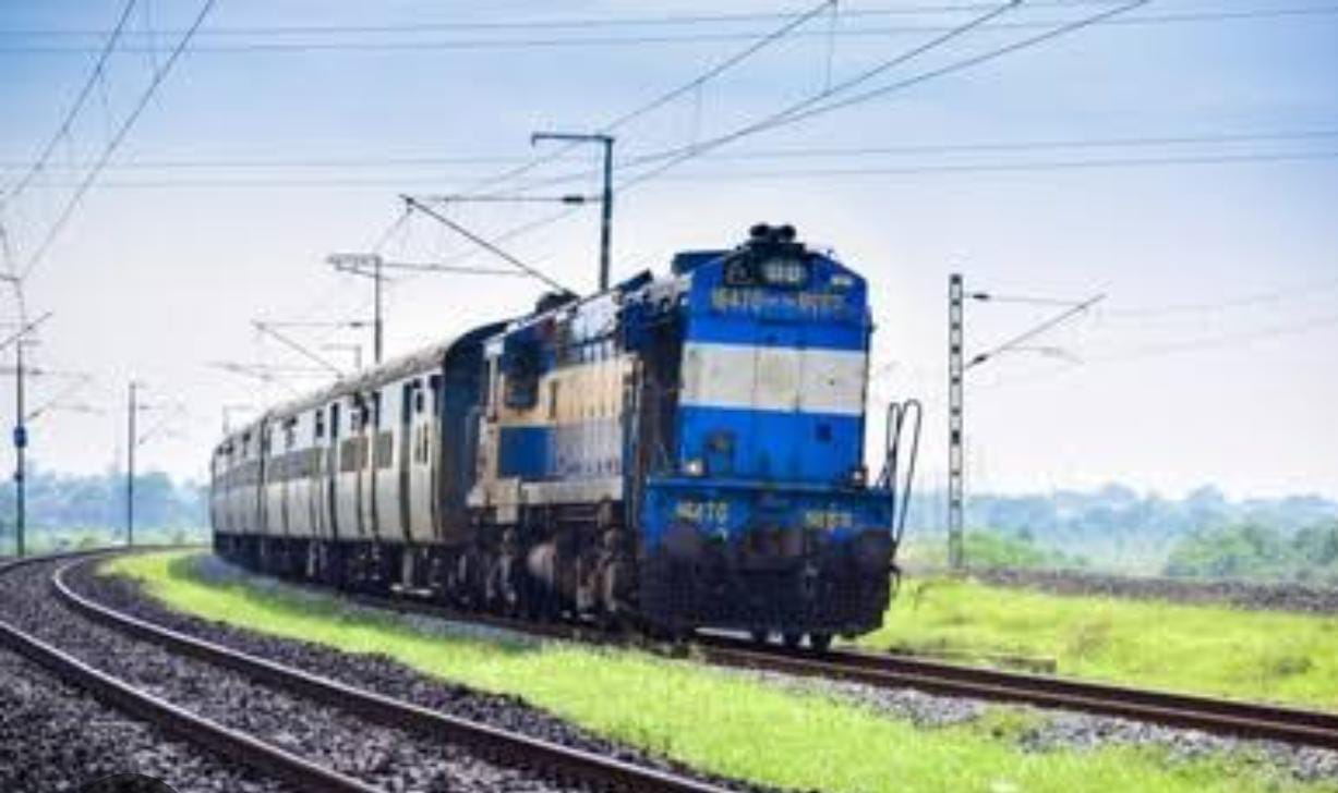 दिल्ली, मुंबई, पुणे के किए यात्रा हुई आसान… दस स्पेशल ट्रेनें चलाई जाएंगी
