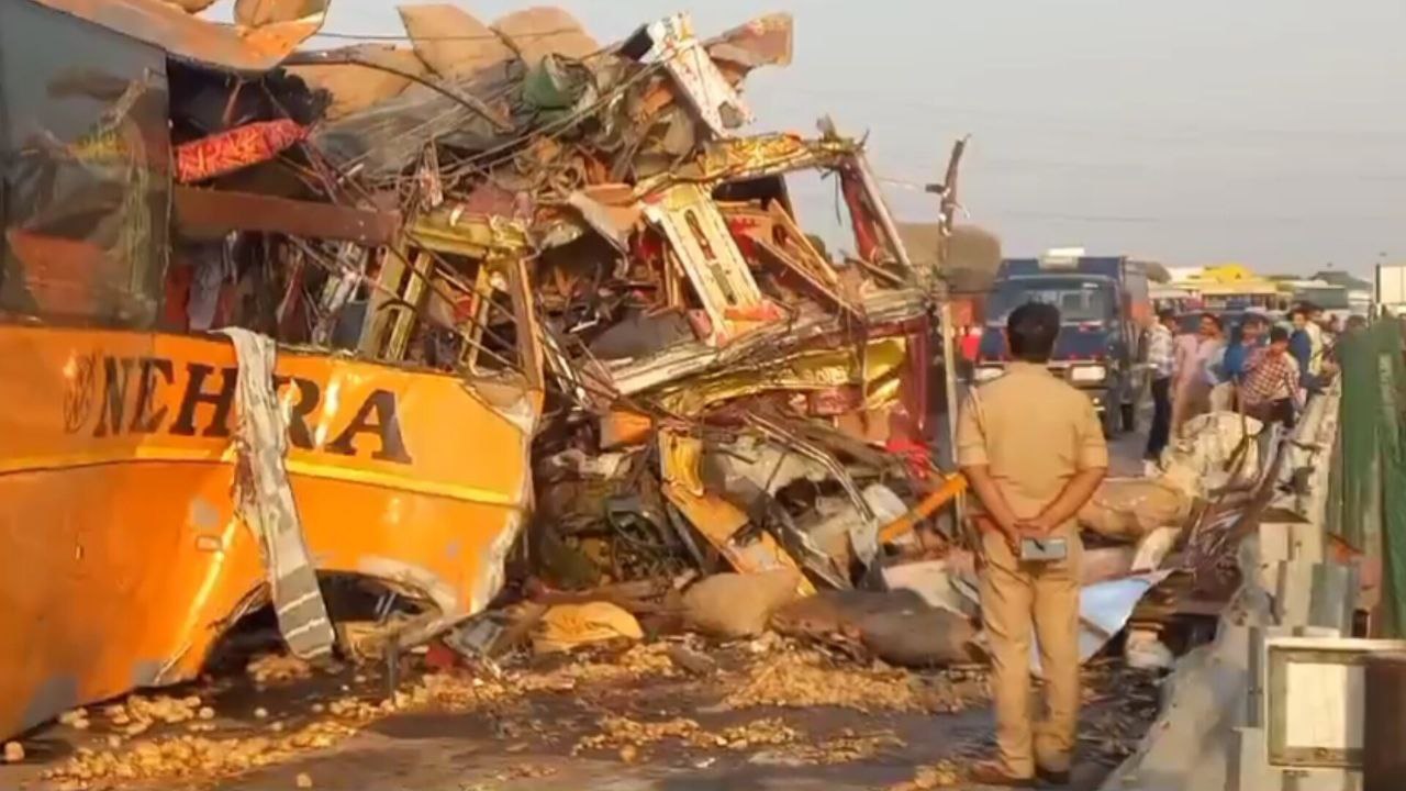 कन्नौज: गोरखपुर से दिल्ली जा रही वोल्वो बस दुर्घटनाग्रस्त चार की मौत, 36 घायल