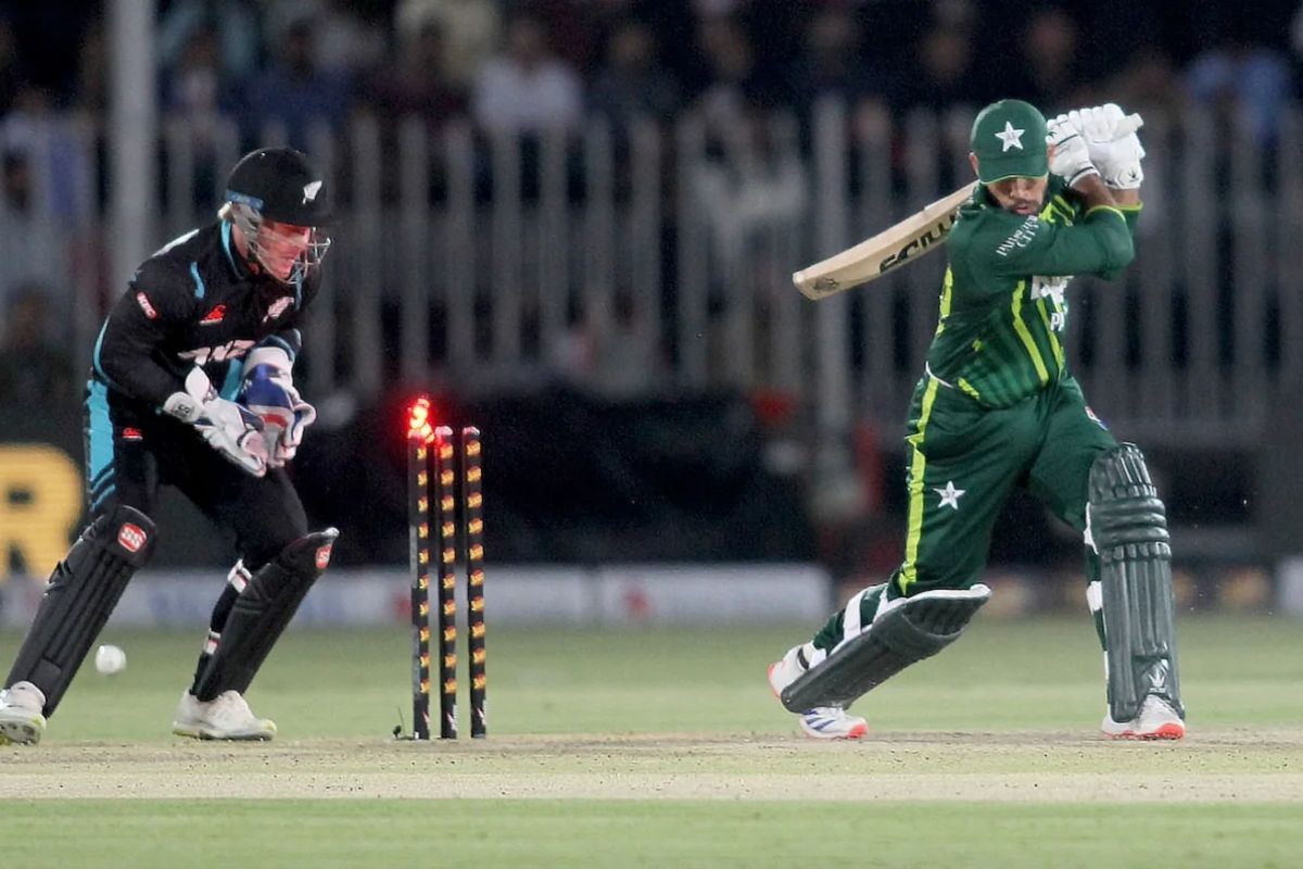 PAK vs NZ 5th T20: न्यूजीलैंड ने टॉस जीतकर गेंदबाजी का किया फैसला, पाकिस्तान की
प्लेइंग में इस तूफानी गेंदबाज की वापसी - image
