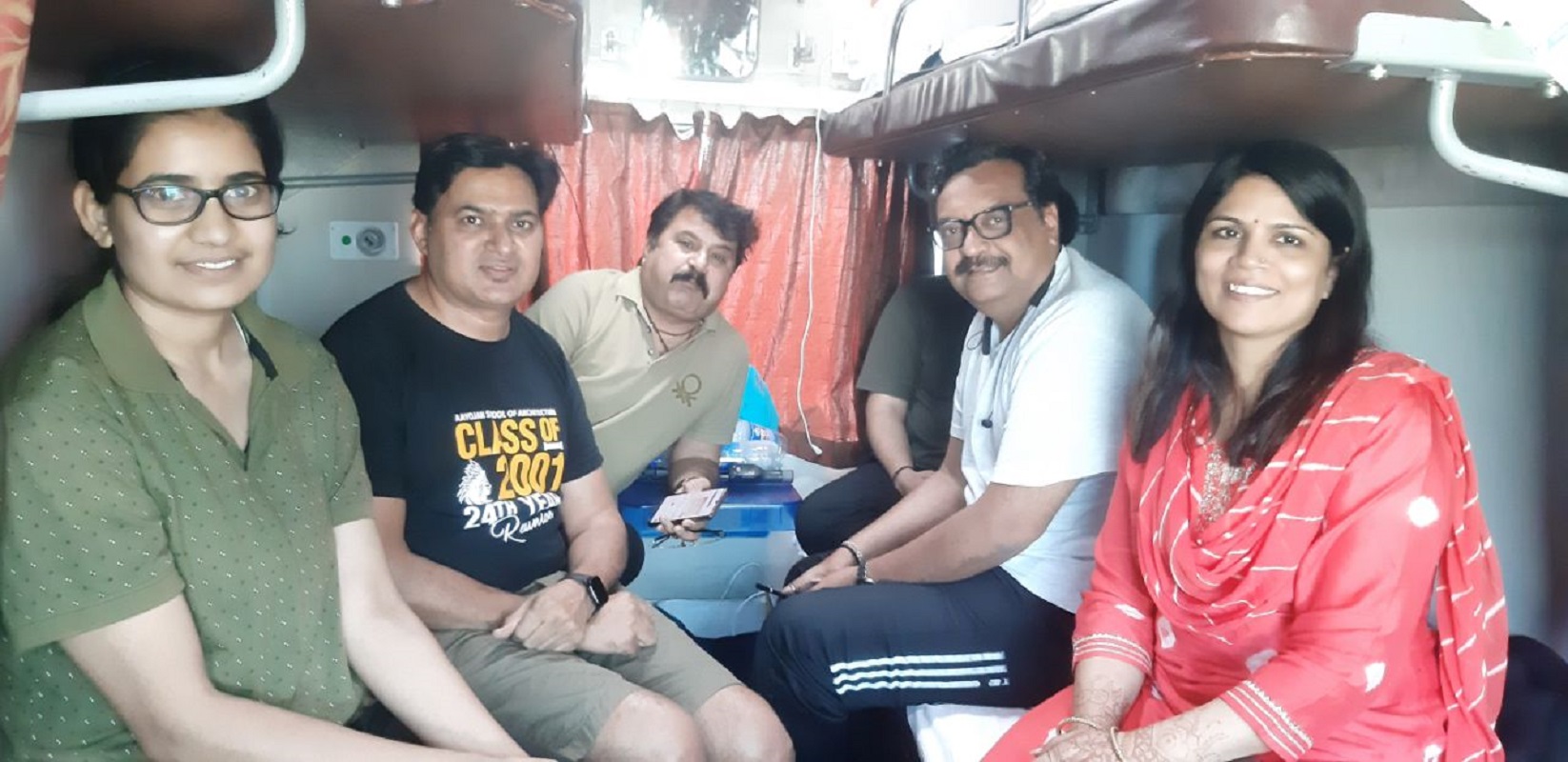 Lok Sabha Elections 2024: जोधपुर-हावड़ा एक्सप्रेस ट्रेन से लाइव रिपोर्टिंग,
यात्रियों ने कहा, ‘मजबूत हाथों में देनी चाहिए देश की बागडोर’, देंखे Video - image