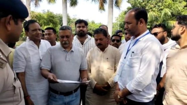 Congressmen gave letter to collector