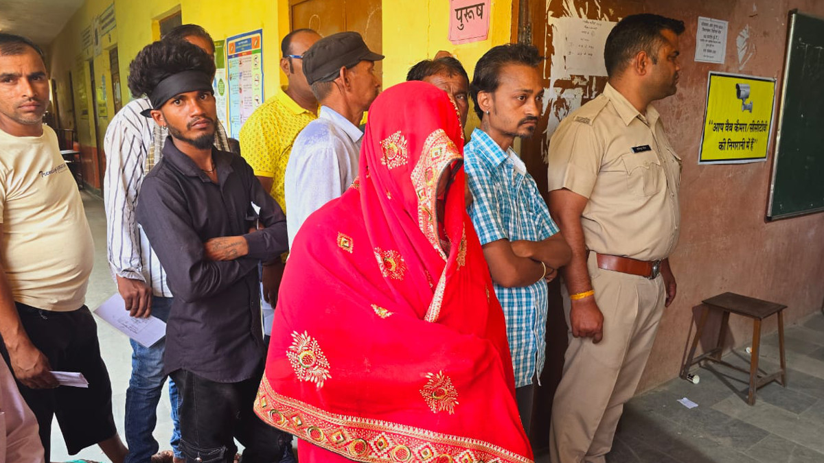 Lok Sabha Election 2024: पति का दाह संस्कार के एक घंटे बाद पत्नी ने किया मतदान