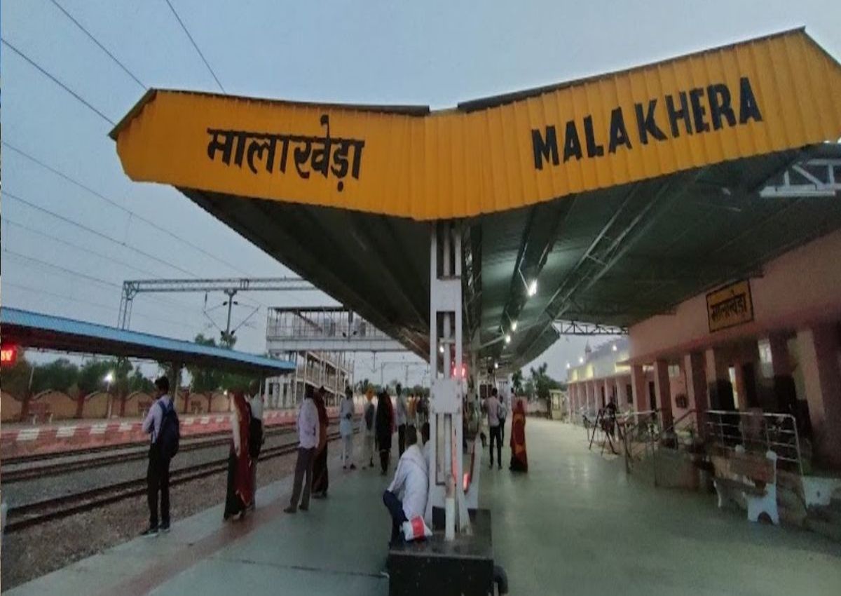 मालाखेड़ा रेलवे स्टेशन का हो गया कायाकल्प, करण-अर्जुन फिल्म की हुई थी
शूटिंग….पढ़ें यह न्यूज - image